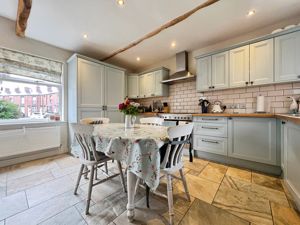 Kitchen Diner- click for photo gallery